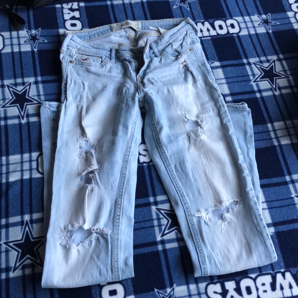 LIGHT WASHED RIPPED HOLLISTER BOOTCUT JEANS